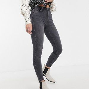 TOPSHOP JAMIE JEANS IN WASHED BLACK Size 28